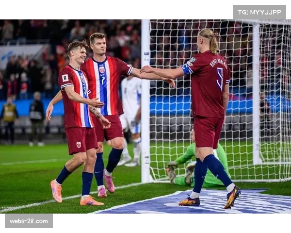 挪威队冲击世界杯资格 厄德高场边支持队友引发关注